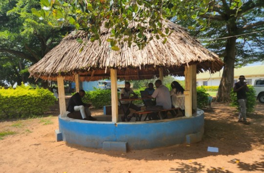 ���̴� �л����� �������� �⸻ ���� ���θ� �ϰ� �ִ� ���.